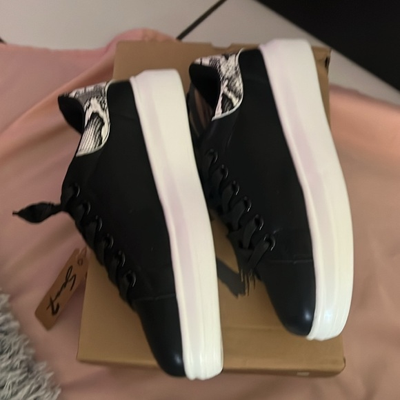 NWT Seven7 Miki sneakers Black/Snake Size 7 - Picture 3 of 5